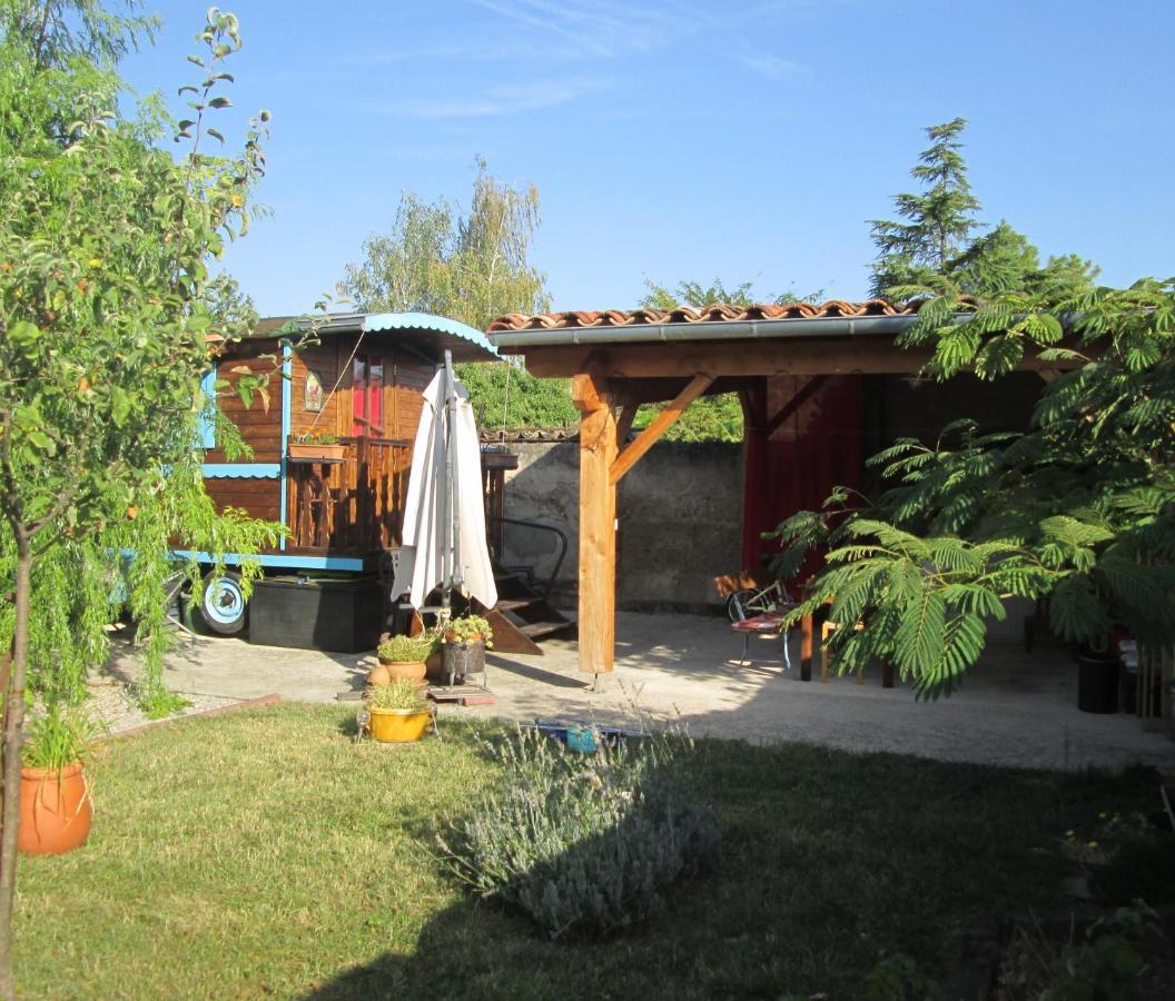 La Roulotte Des Carpates Hotell Gaillac Eksteriør bilde